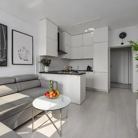 Lumina I 3-room Near The Warszawianka Water Park I Metro Varsóvia
