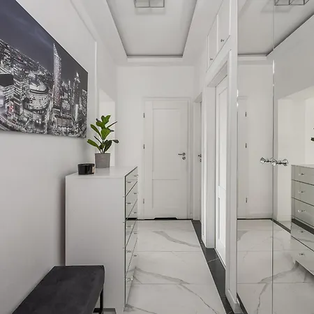 Lumina I 3-room Near The Warszawianka Water Park I Metro