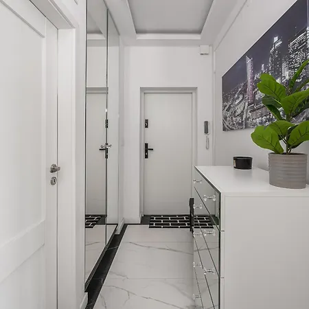 Lumina I 3-room Near The Warszawianka Water Park I Metro